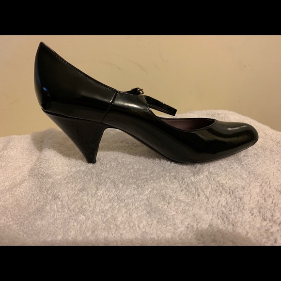 Shoes - Picture 2 of 5